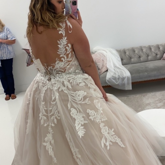 Brand new never worn size 18 wedding dress - Picture 3 of 6